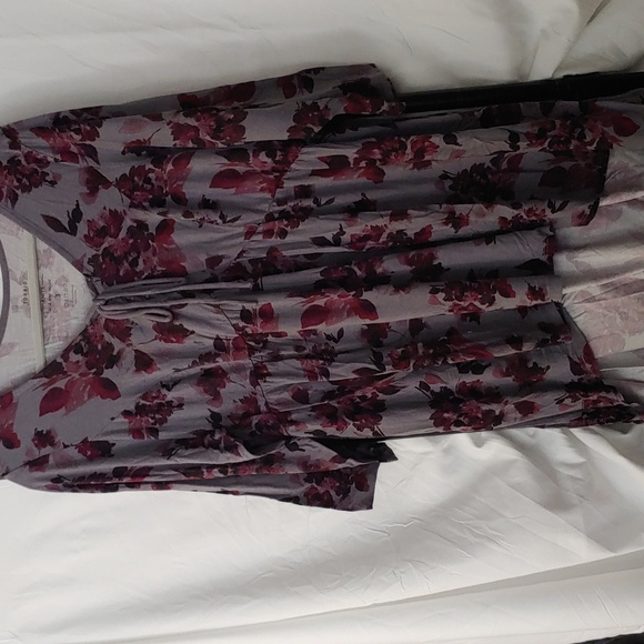 torrid Tops - Torrid size 3 Gray with Red flowers top EUC